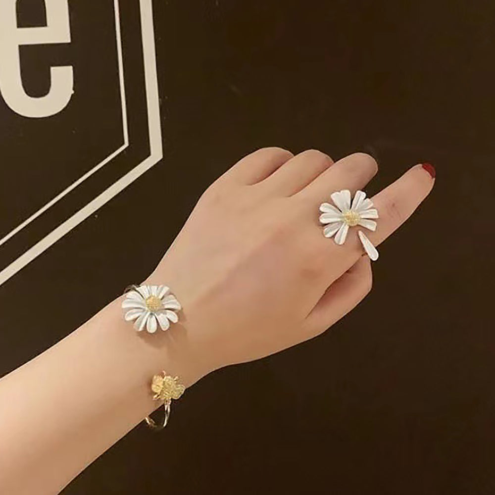 Cute Daisy Jewelry Set Necklace Earrings Bracelet Ring Beluga Design