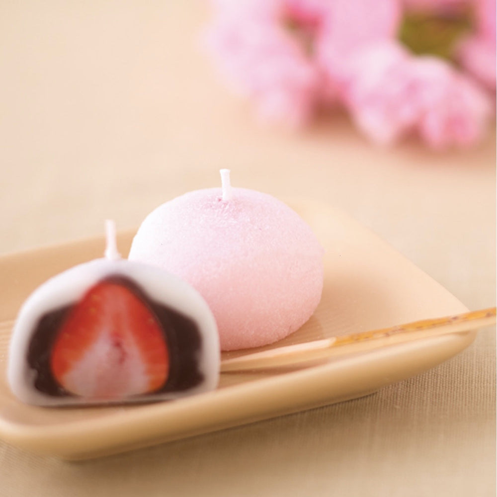 Load image into Gallery viewer, Strawbery Mochi Candle - Scented Cute Tray
