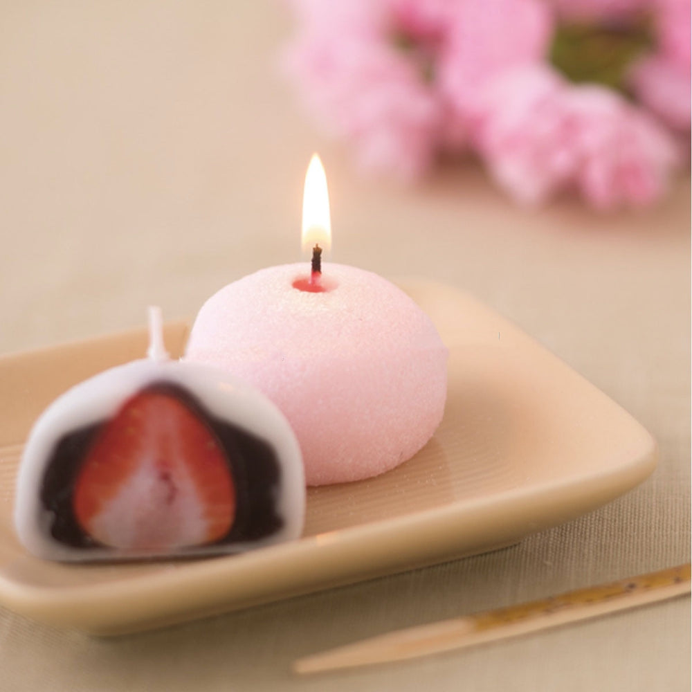 Load image into Gallery viewer, Strawbery Mochi Candle - Scented Cute Tray